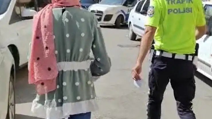 Yanlış okula giden öğrencinin imdadına trafik polisleri yetişti