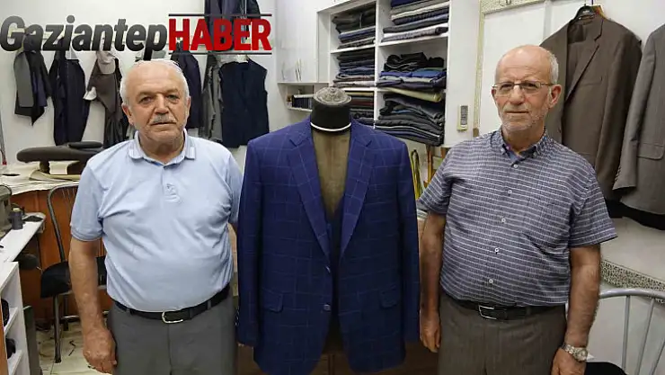 Yarım asırdır aynı iş yerinde terzilik yaparak mesleği ayakta tutuyorlar
