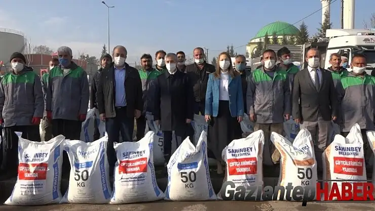 Gaziantep'te yem dağıtımında yağmur için dua edildi