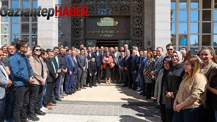 Yeniden seçilen Başkan Fatma Şahin, yeni döneminin ilk gününde coşkuyla karşılandı