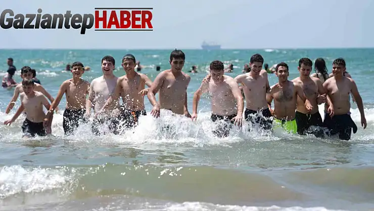Yılmaz'dan öğrencilere karne hediyesi