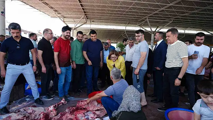 Yılmaz ve Şahin vatandaşlarla bayramlaştı