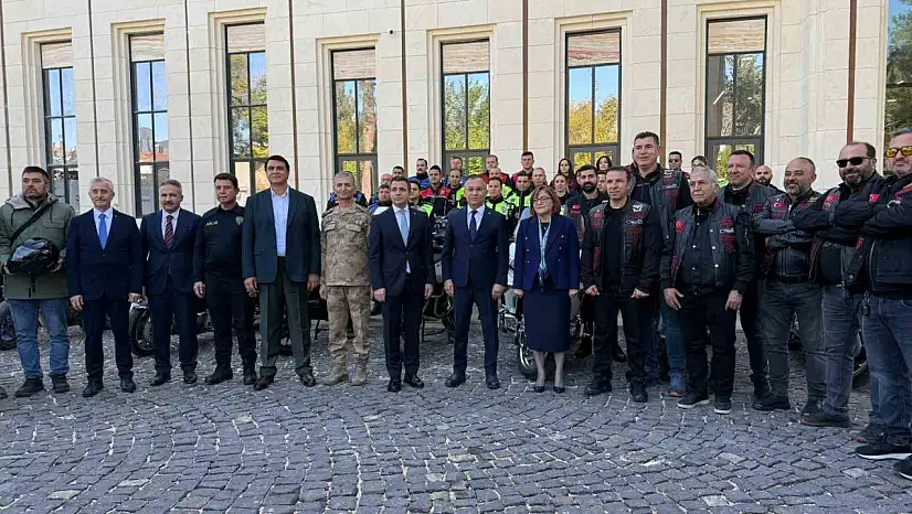 'Kebap dumansız, motor kasksız olmaz' sloganıyla kask farkındalığına dikkat çekildi