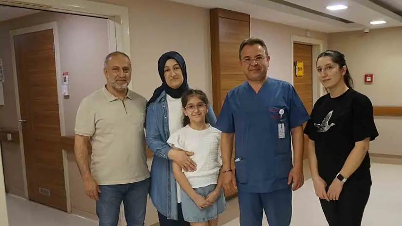 42 yaşındaki hasta, safra kesesinde oluşan 500'den fazla taşla yaşadı