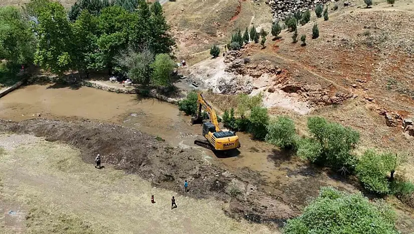 Araban Sıtma Pınar Çayı'nda temizlik çalışması yapıldı