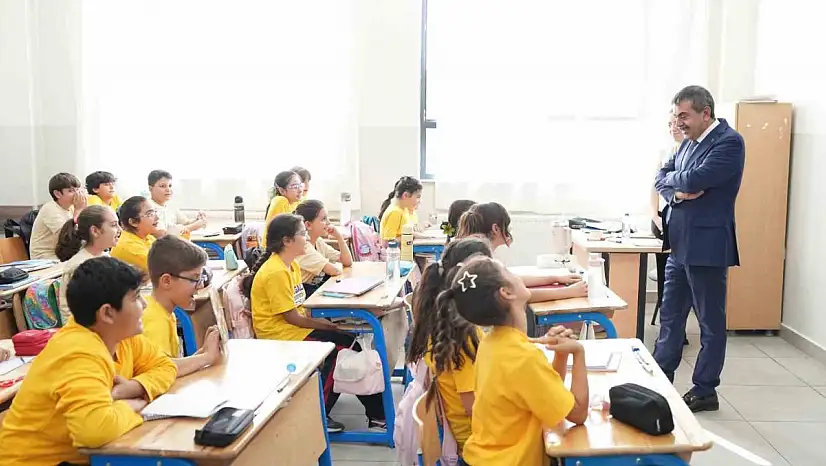 Bakan Tekin'den Gaziantep'te sürpriz okul ziyareti