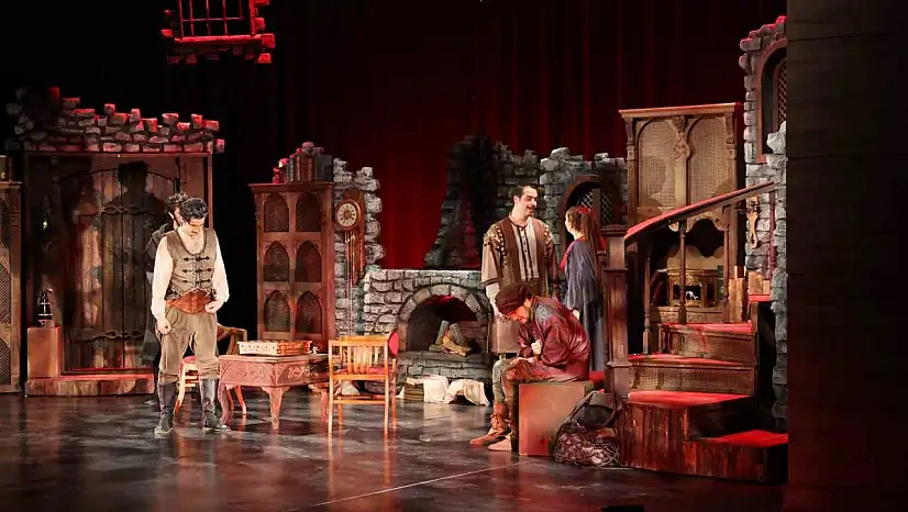 Büyükşehir Şehir Tiyatrosu'ndan unutulmaz prömiyer