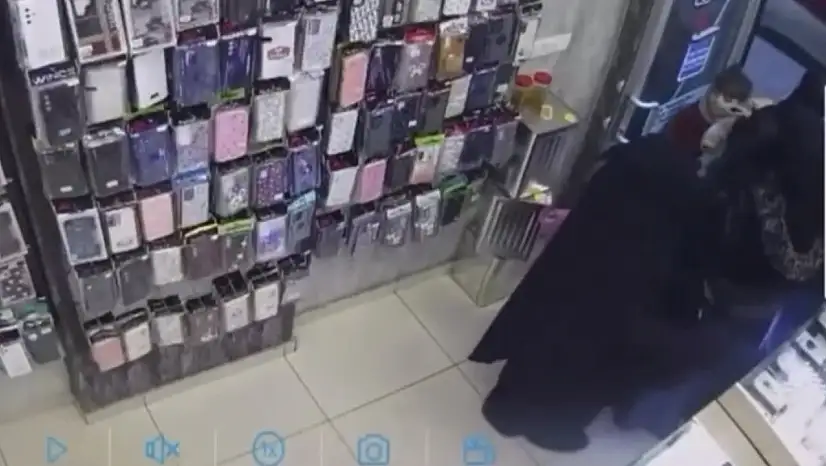 Çocuğunu ameliyat ettirmek için bozdurmaya çalıştığı altınlar çalındı, imdadına polis yetişti