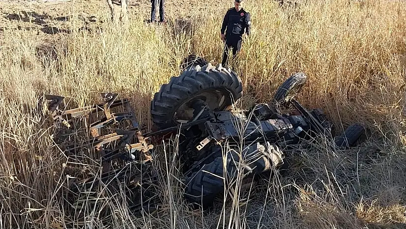Gaziantep'te devrilen traktörün sürücüsü hayatını kaybetti