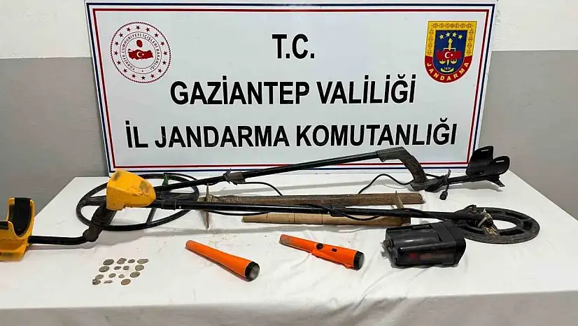 Gaziantep'te kaçak kazı yapan 2 şahıs suçüstü yakalandı: 15 adet tarihi sikke ele geçirildi