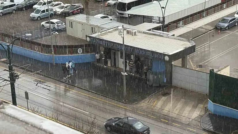 Gaziantep'te sağanak ve dolu etkili oldu