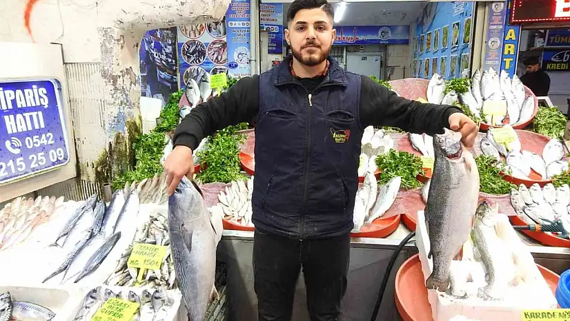 Gaziantep'te tezgahlar Ramazan öncesi balık çeşitleriyle şenlendi