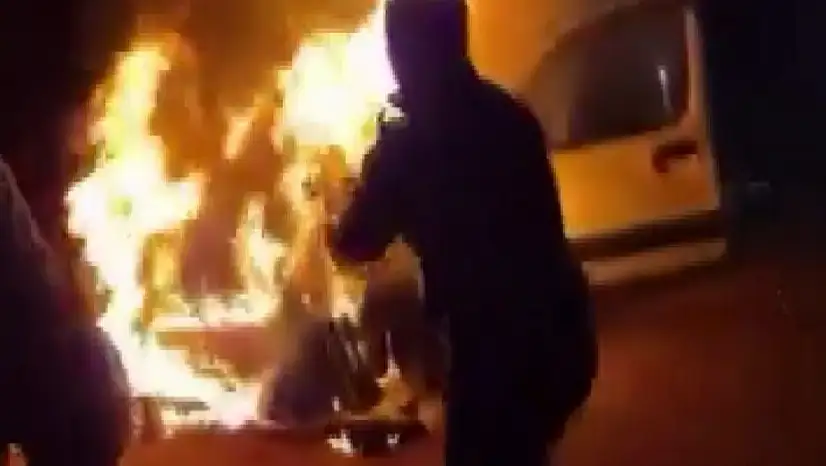 Gaziantep'te yanan araca cezaevi personeli müdahale etti, Bakan Tunç tebrik etti