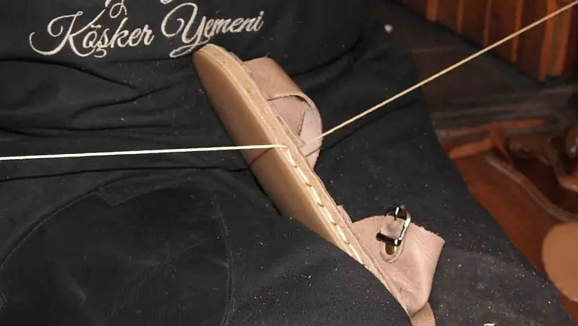 Gaziantep'te yazlık yemeni sandalet ve terliklere ilgi arttı