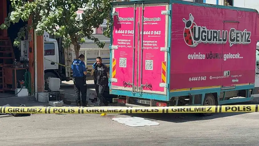 Geri manevra yapan kamyonetin altında kalan çocuk hayatını kaybetti