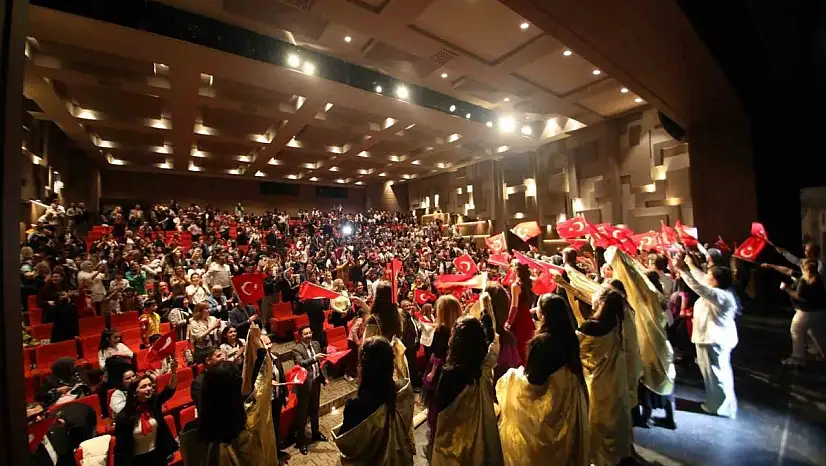 GKV'liler 'Bir Shakespeare Rüyası'nı sahneledi