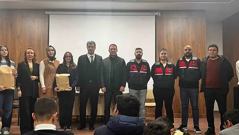 Jandarmadan öğrencilere sosyal medya güvenlik eğitimi