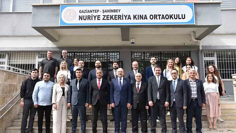 Nuriye Zekeriya Kına Ortaokulu'nda 'Gaziantep Sanayi Odası Kütüphanesi' açıldı