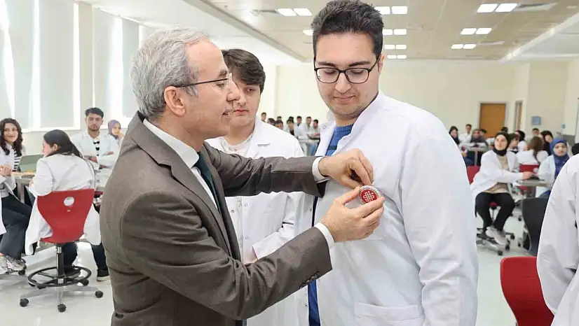 Rektör Demir, Tıp Bayramı'nda öğrencilerle buluştu