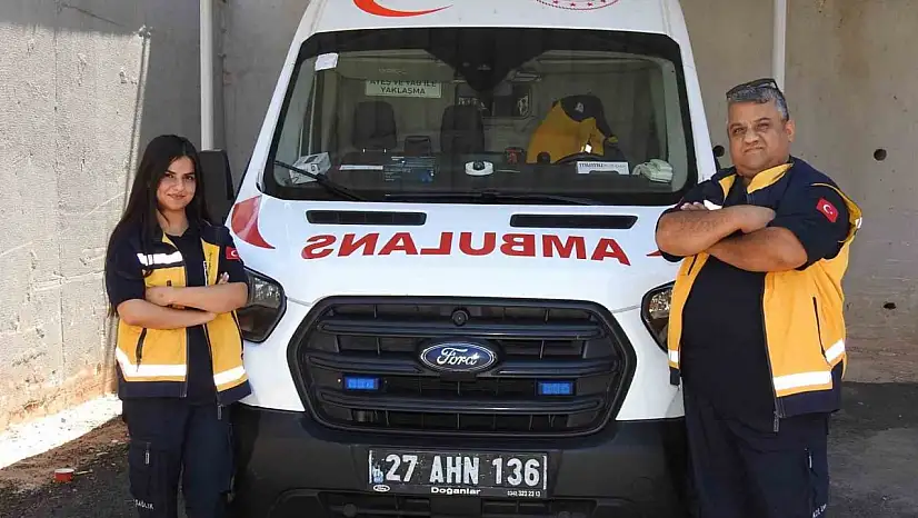 Sağlık çalışanı baba ve kızı birlikte hayat kurtarıyor