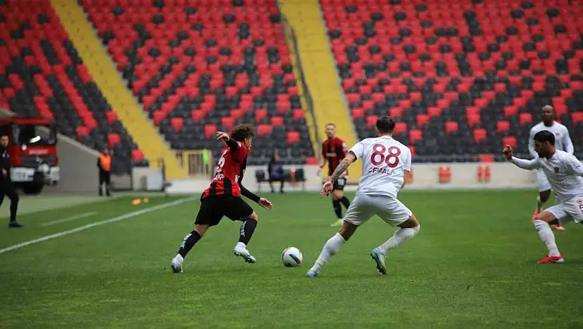 Trendyol Süper Lig: Gaziantep FK: 1 - Atakaş Hatayspor: 1 (İlk yarı)