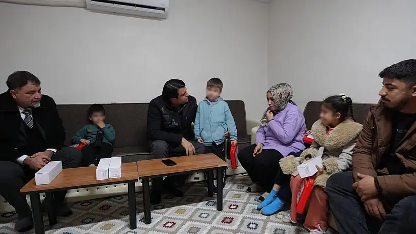 Yılmaz'dan evi yanan Kömek ailesine anlamlı ziyaret