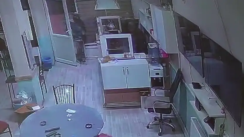 Altın ve dövizlerini 3 aydır yanında taşıyan adam gasp edildi