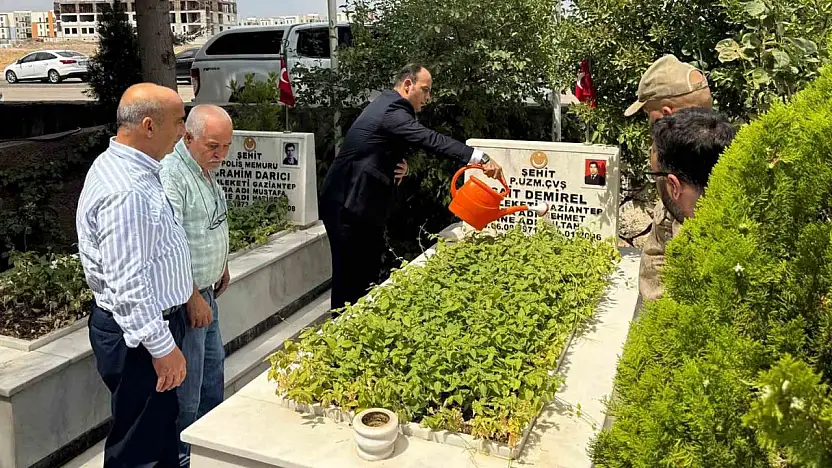 Araban'da 15 Temmuz şehitleri anma programı kapsamında şehitlik ziyaret edildi