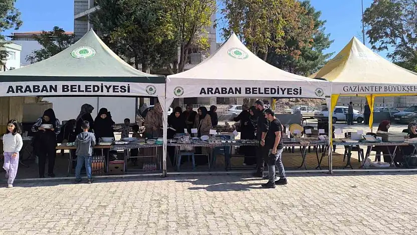 Araban'da hayırseverlerden Gazze yararına hayır çarşısı