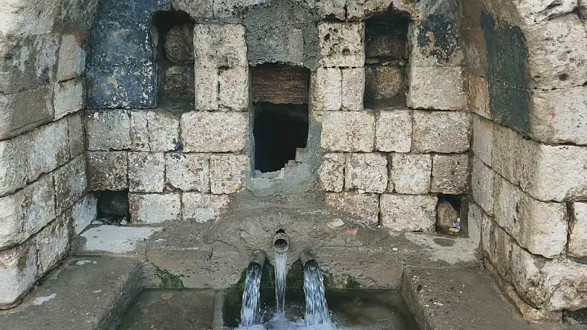 Araban'da tarihi 2 çeşmeden su akmaya başladı