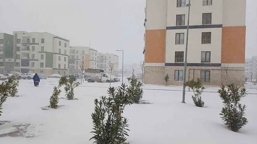 Araban Ovası'na kar yağışı çiftçilerin yüzlerini güldürdü