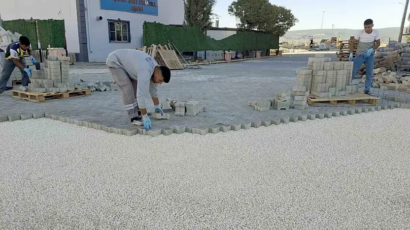 Büyükşehir Belediyesi, Araban'da kilitli parke taşı döşeme çalışmalarına başladı