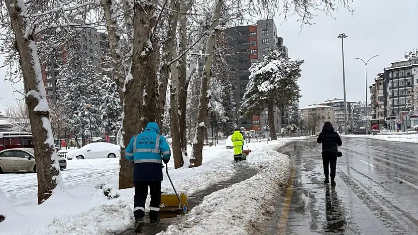 Büyükşehir'den kaldırımlarda yaya güvenliği için çalışma