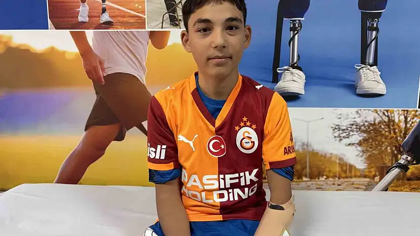 Doğuştan kolu olmayan Mehmet Efe'nin hem kolu takıldı hem de en büyük hayali gerçekleşti