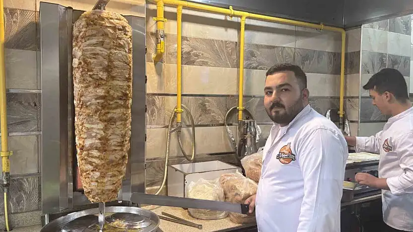 Elektrikli bisiklet yemek yiyenlerin arasına daldı: İşletme sahibi o anları anlattı