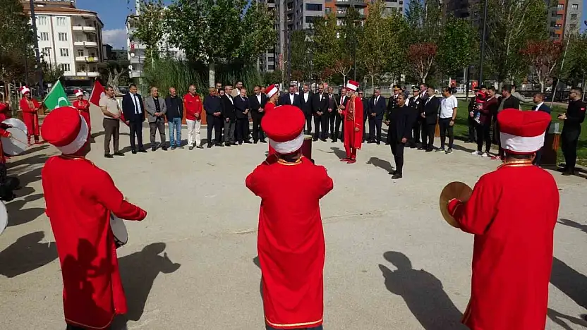 Festivalde kurulan sofradaki yemek ve tatlılar 10 dakikada tükendi