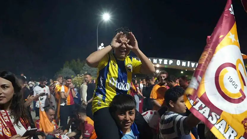 Galatasaray'ın şampiyonluğu Gaziantep'te davul, zurna ve halayla kutlandı