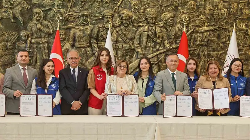 Gaziantep büyükşehir belediyesi 'Öğrenci Dostu Şehir' protokolüne imza attı