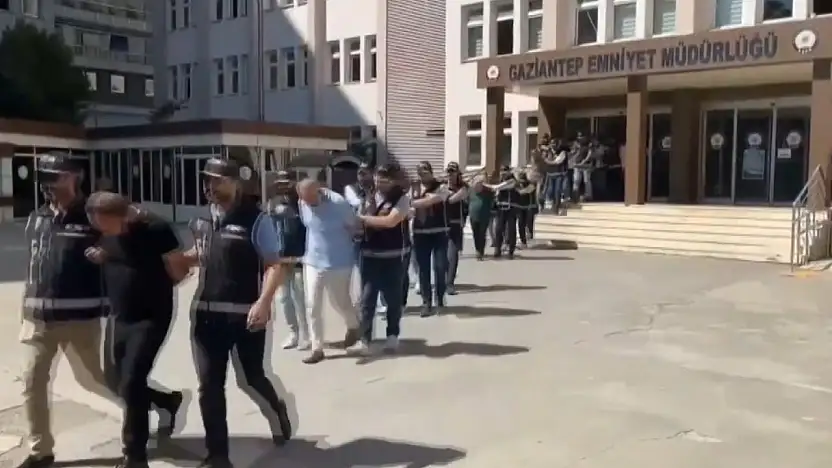Gaziantep merkezli 3 ilde kamuyu 13 milyon TL zarara uğratan şahıslara operasyon: 13 gözaltı
