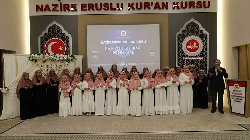 Gaziantep'te 16 öğrenci icazet merasiminde hafızlık belgelerini aldı