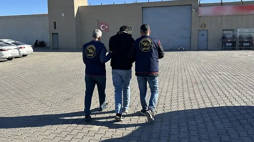 Gaziantep'te 6 ayrı suçtan 10 yıldır firari olan şahsı jandarma yakaladı
