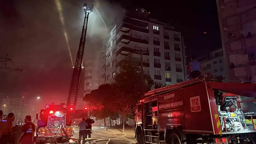 Gaziantep'te 7 katlı binada yangın paniği