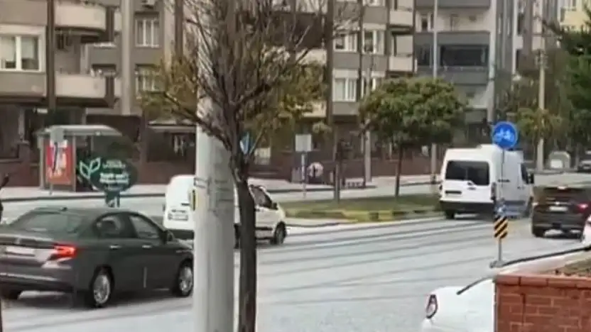 Gaziantep'te dolu etkili oldu: Cadde ve sokaklar beyaza büründü