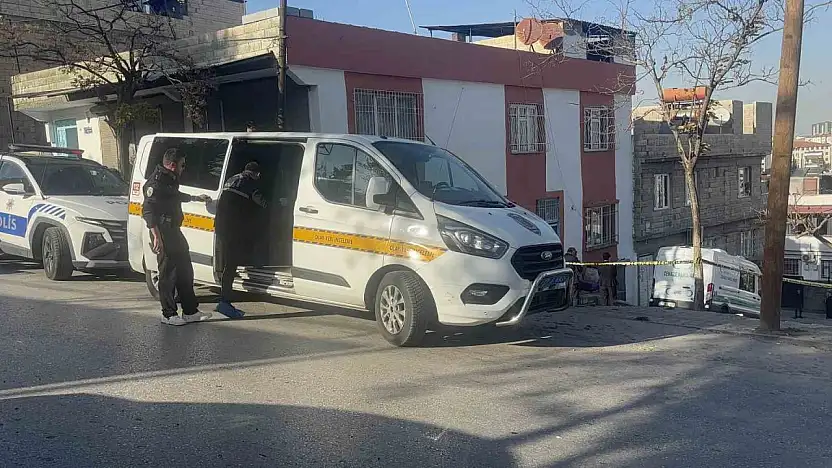 Gaziantep'te eski koca dehşeti: Boşandığı eşini bıçakla öldürdükten sonra kendisini ağır yaraladı