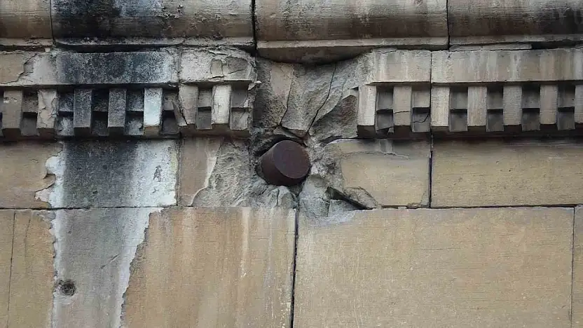 Gaziantep'te Fransız zulmünün 104 yıllık izi: Sivil halka atılan top mermisi hala duvarda duruyor