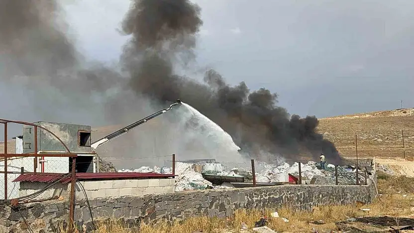 Gaziantep'te geri dönüşüm fabrikasında yangın