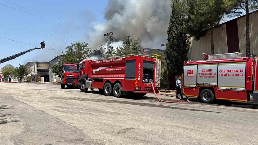 Gaziantep'te halı fabrikasındaki yangın kontrol altına alındı