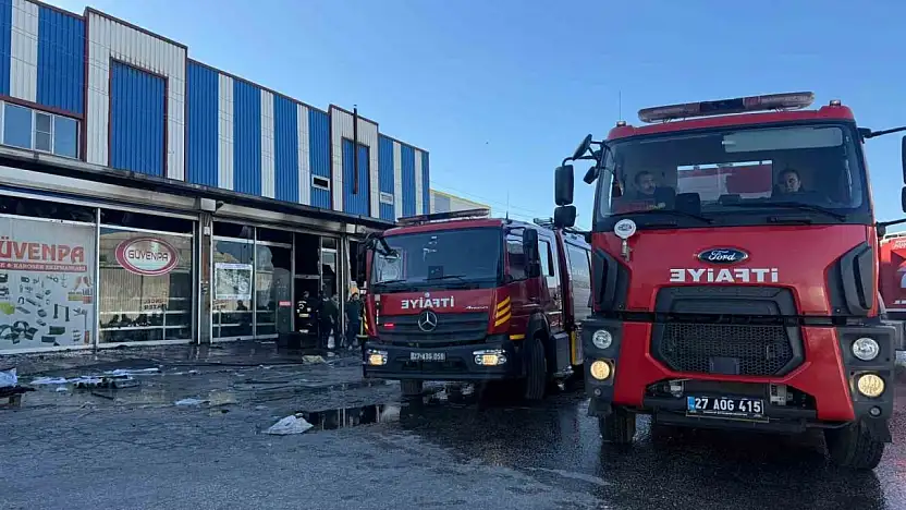 Gaziantep'te hırdavat malzemeleri satan iş yerinde yangın
