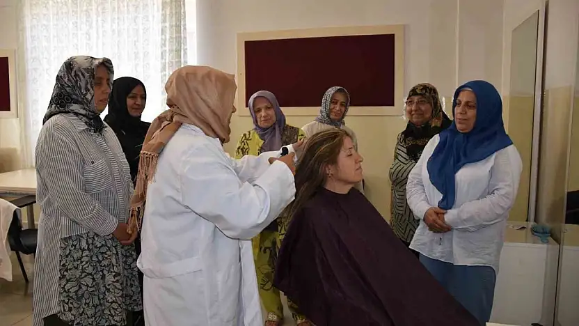 Gaziantep'te kadınlar Binevler Sosyal Tesisi'nde meslek öğreniyor