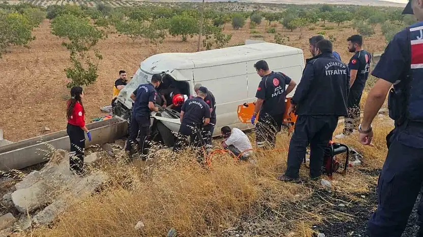 Gaziantep'te kamyonet şarampole uçtu: 2 ağır yaralı